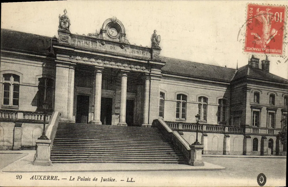 Auxerre — O Palácio de Justiça — LL. - Frente