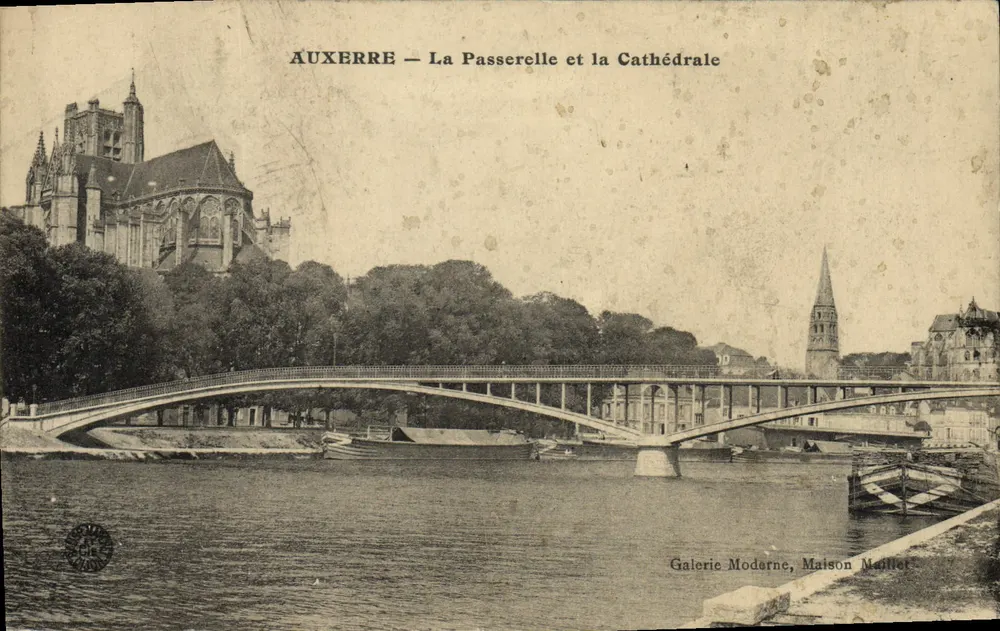 Auxerre — La Passerelle et la Cathédrale — Galerie Moderne, Maison Mailler - Recto
