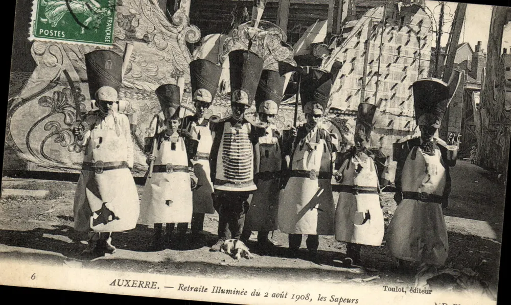 Auxerre — Beleuchtete Rücktrittsfeier vom 2. August 1908, die Feuerwehrmänner — Verlag Toulot, Nr. 6 - Vorderseite