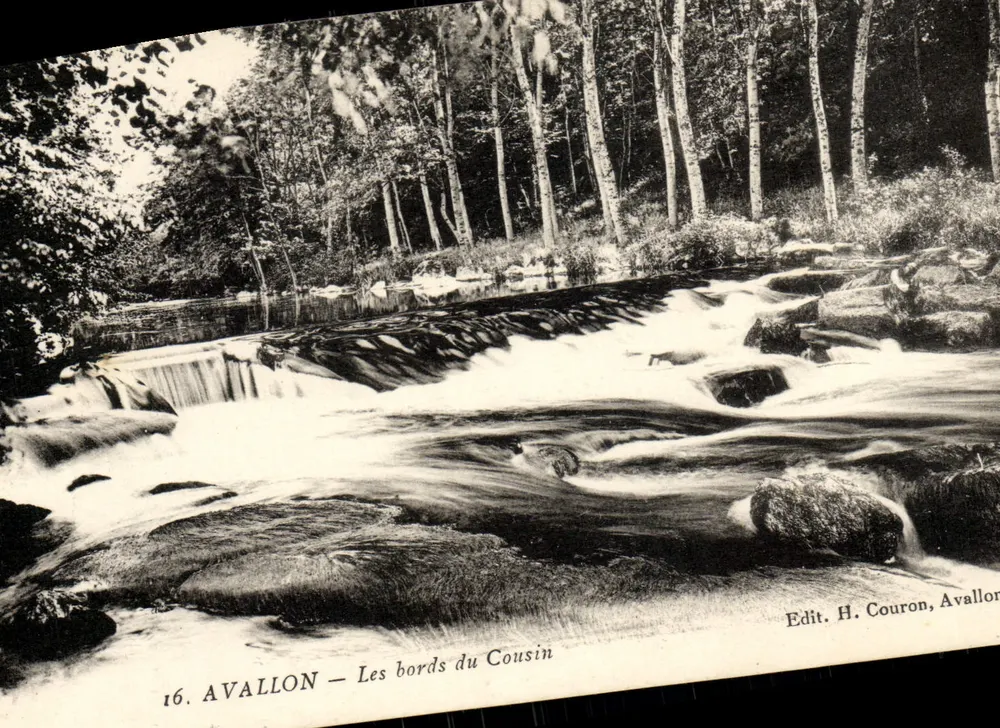 Avallon — Brzegi rzeki Cousin — Wyd. H. Couron, Avallon - Awers