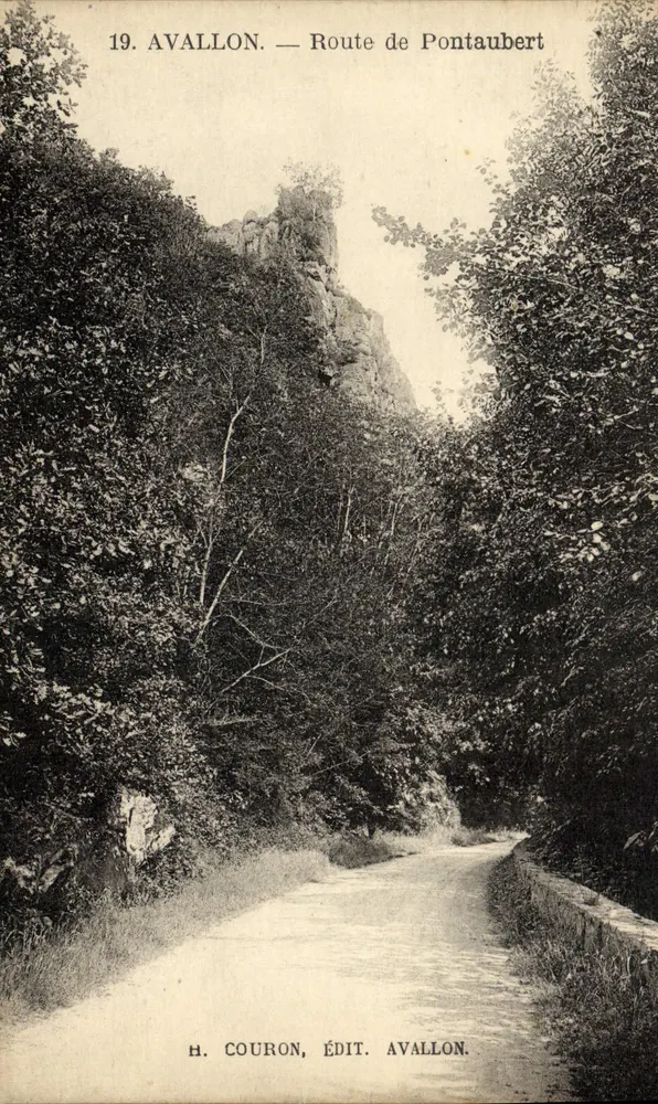 Avallon — Estrada de Pontaubert — H. Couron, Ed. Avallon - Frente