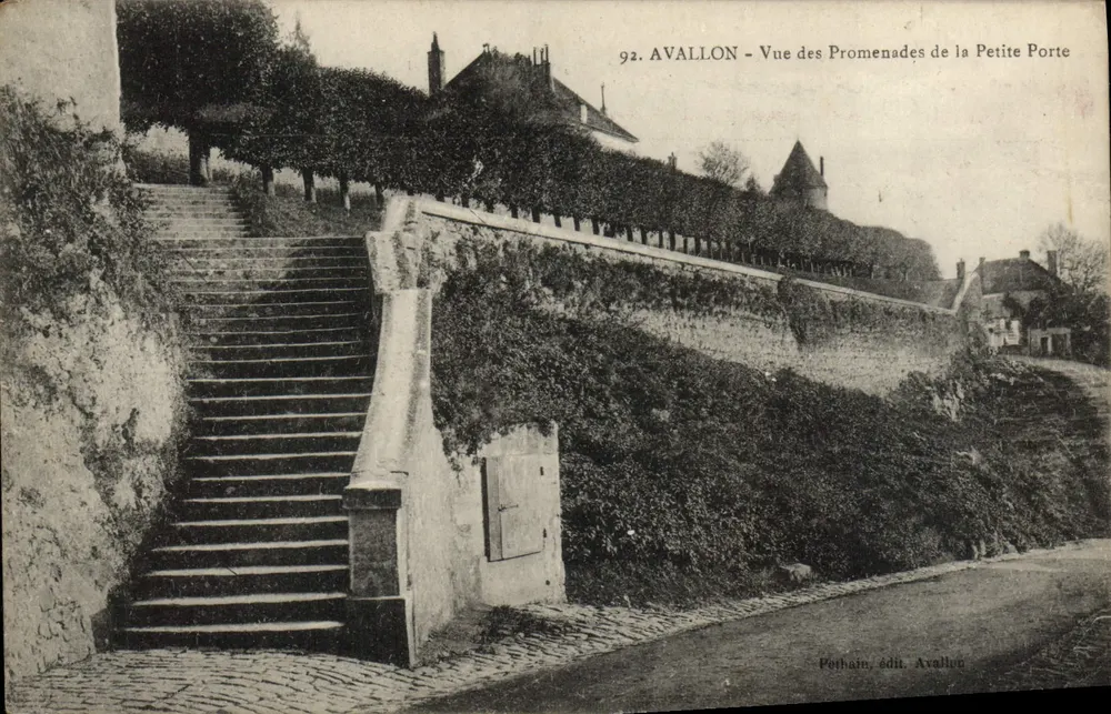 Avallon - Ansicht der Promenaden der Petite Porte — Pothain, Verlag Avallon, n°92 - Vorderseite