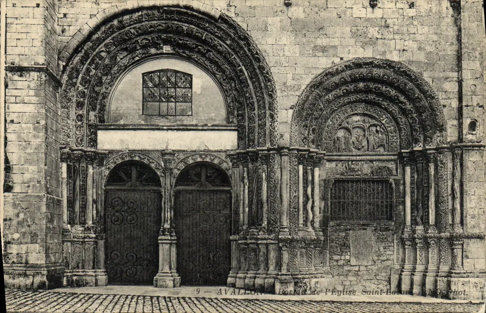Avallon — Portal der Kirche Saint-Lazare — M. Phot. - Vorderseite