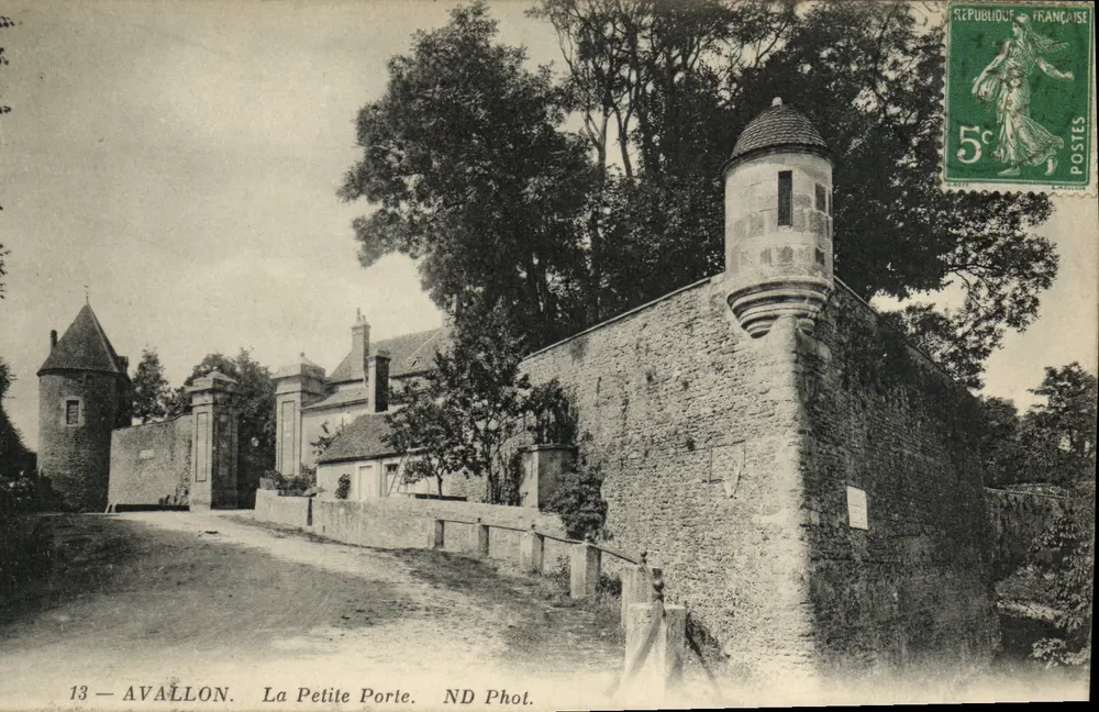 Avallon — La Petite Porte — ND Phol. - Frente
