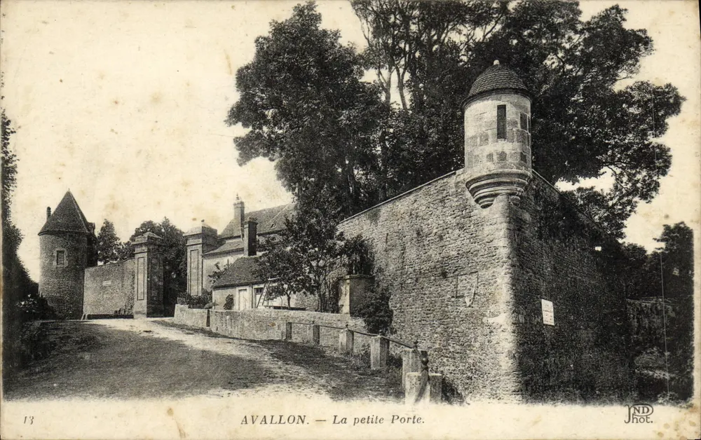 Avallon — A pequena Porta — JND Phot. - Frente