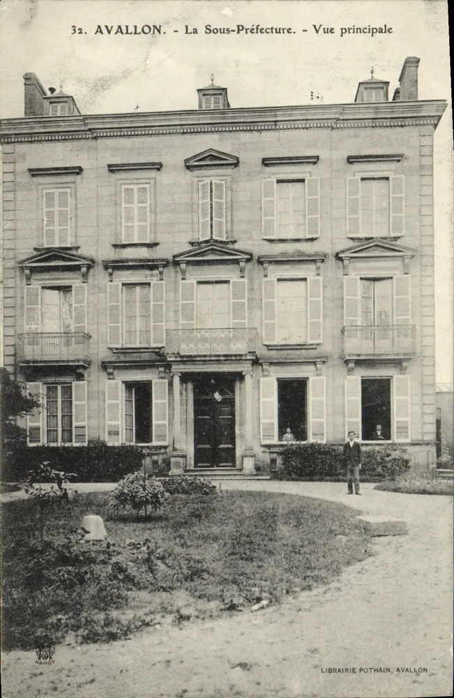 Avallon - La Sous-Préfecture - Vue principale — Librairie Pothain, Avallon - Recto