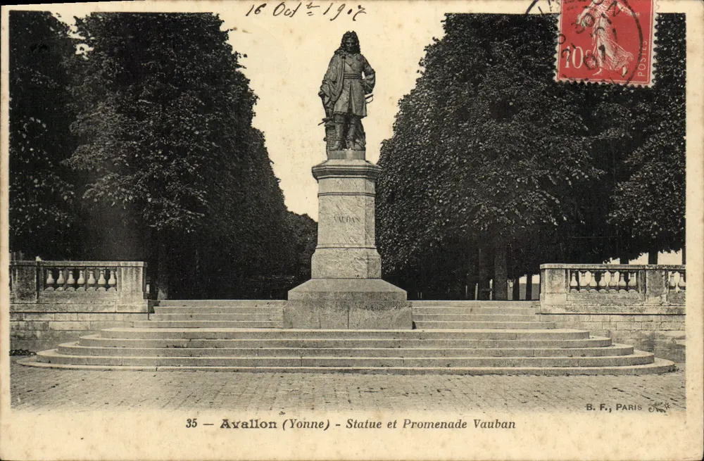 Avallon (Yonne) — Estátua e Promenade Vauban — B. F., Paris - Frente