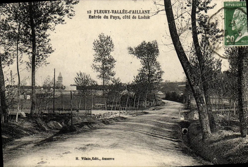 Fleury-Vallée-d'Aillant — Eingang zum Dorf, Seite Laduz — H. Vilain, Verlag, Auxerre - Vorderseite