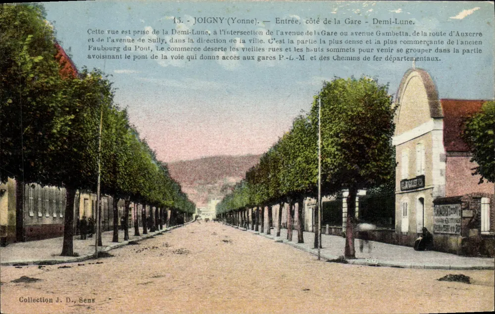 Joigny (Yonne) — Eingang, Seite der Station - Demi-Lune. - Vorderseite