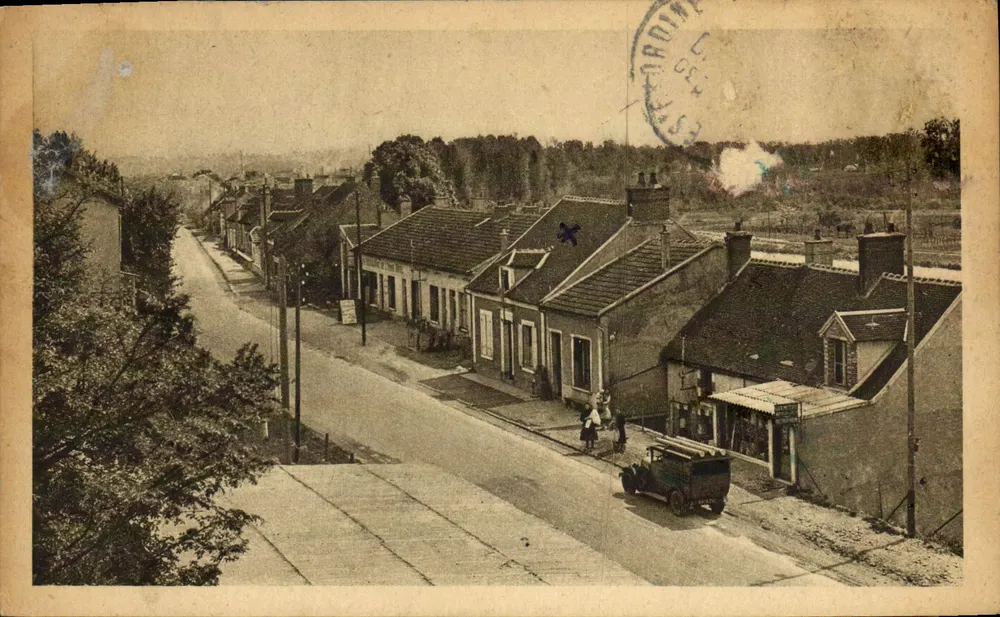 Laroche-St-Cydroine — Aussicht der Hauptstraße mit Ladenhaus und altem Auto — Verlag: Éd. Latte - Vorderseite