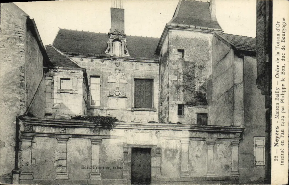 Noyers — Haus des Ordens des Goldenen Fuchses — gegründet 1429 - Vorderseite