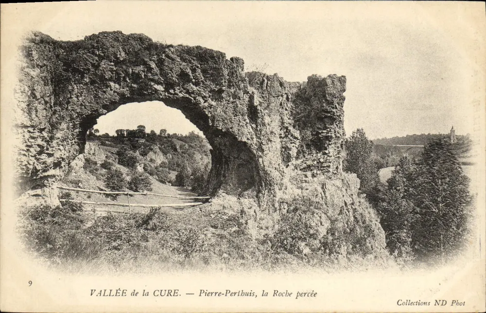 Vale da Cure — Pierre-Pertuis, a Roche percée — Collections ND Phot - Frente