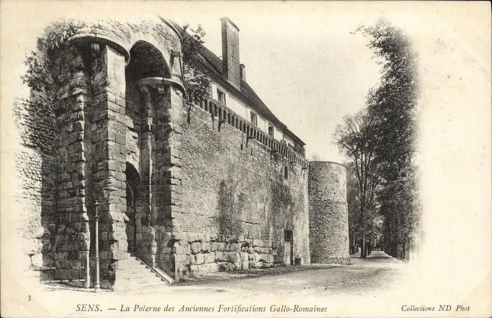 SENS — Die Pforte der alten gallorömischen Befestigungen — Collections ND Phot - Vorderseite