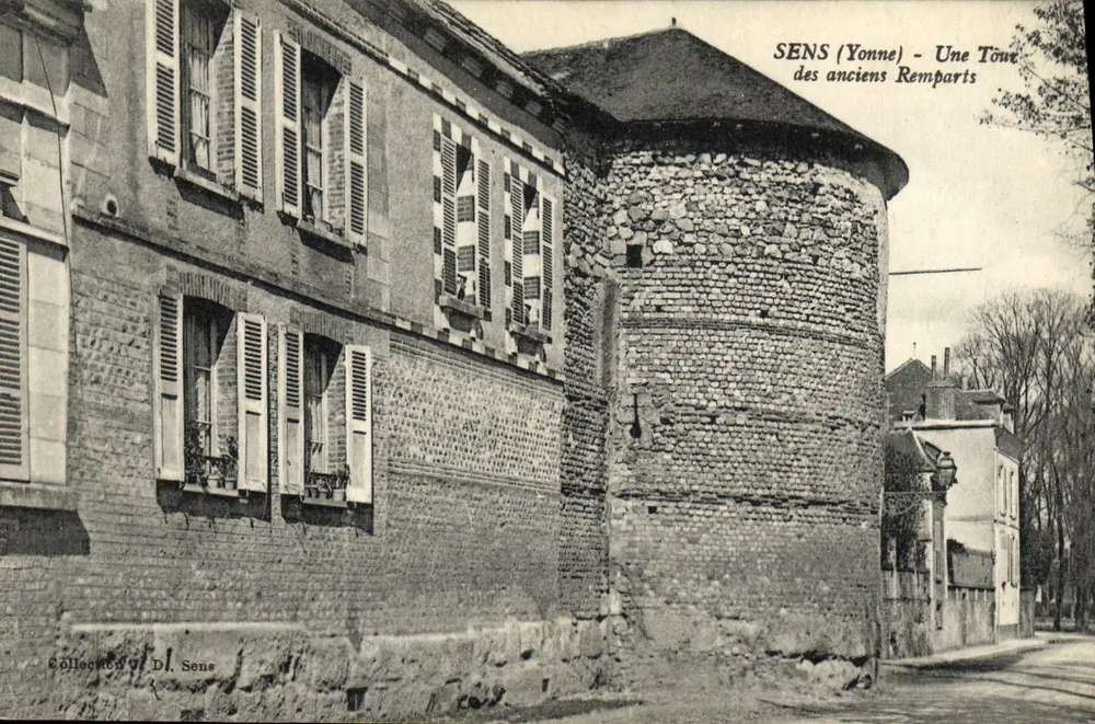 Sens (Yonne) - Eine Turm der alten Mauern — Sammlung D. Sens - Vorderseite