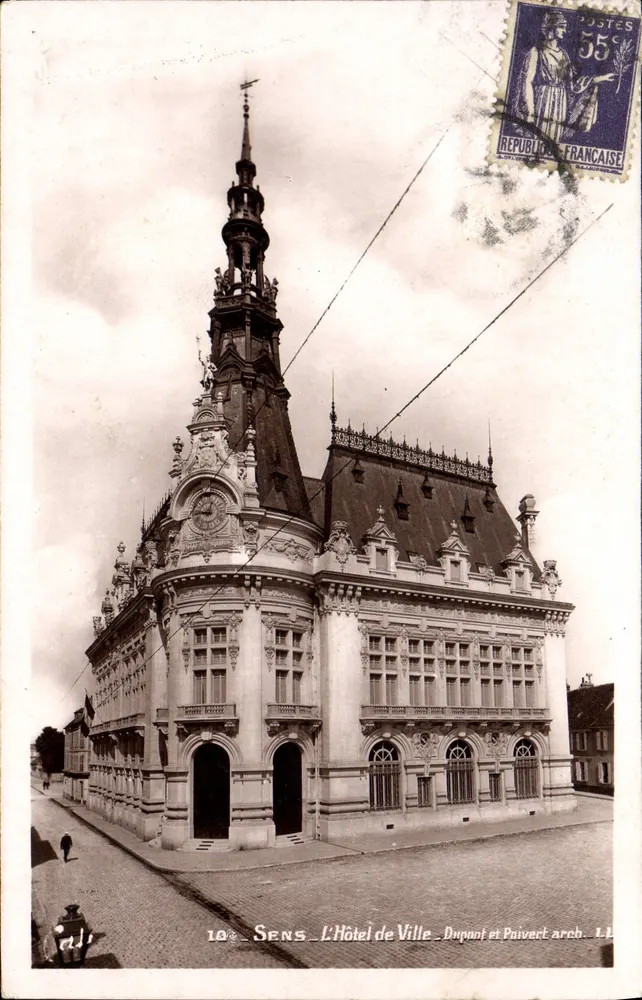 Sens — O Hotel de Ville — Dupnot e Poivert, arquitetos - Frente