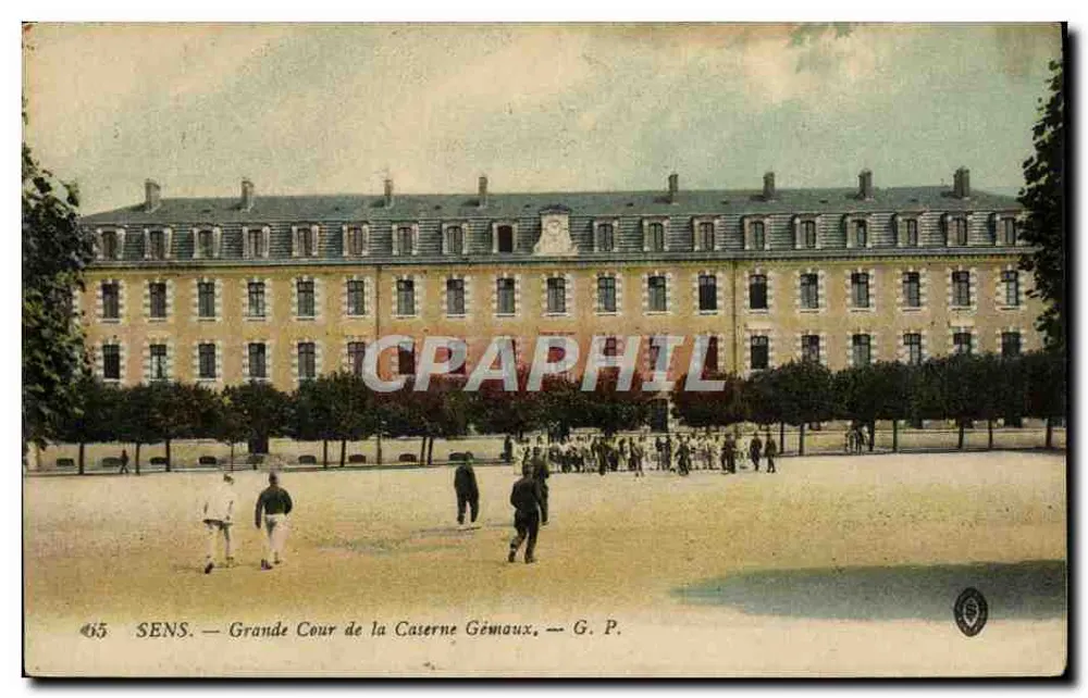 Sens — Grande Cour de la Caserne Gémaux — G. P. - Recto
