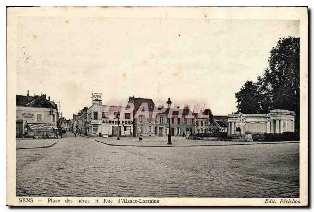 SENS — Place des Héros und Rue d'Alsace-Lorraine — Edit. Périchon - Vorderseite