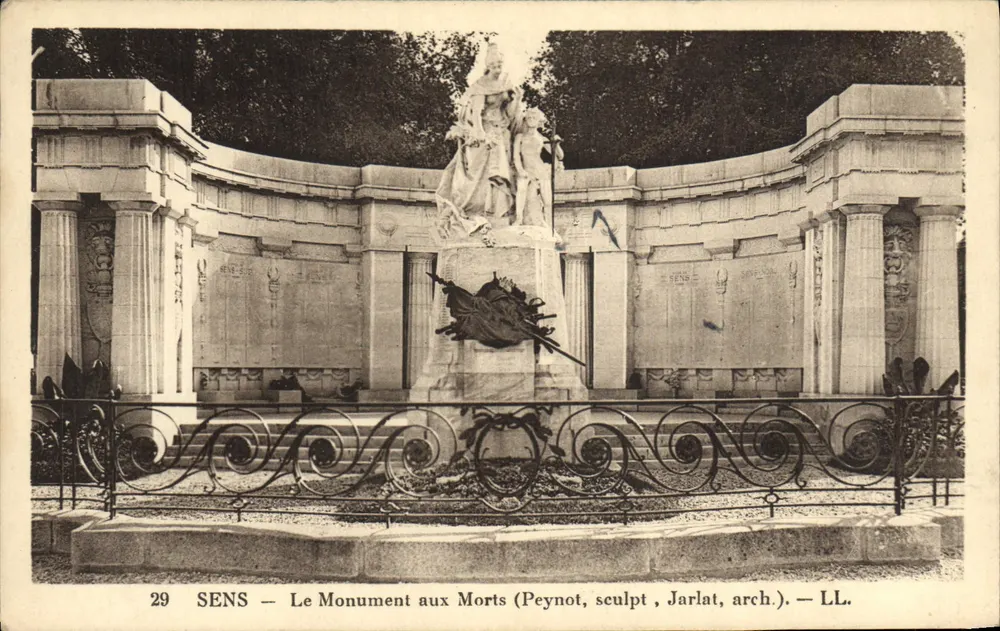 SENS — O Monumento aos Mortos (Peynot, escultor, Jarlat, arquiteto) — LL. - Frente