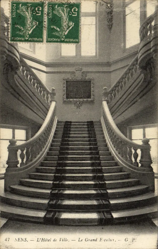 Sens — Das Rathaus — Die Große Treppe — G.P. - Vorderseite