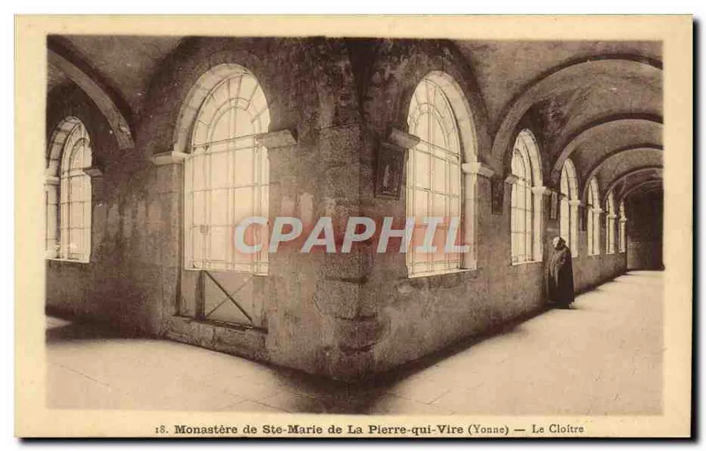 Kloster Ste-Marie de La Pierre-qui-Vire (Yonne) — Der Cloister - Vorderseite
