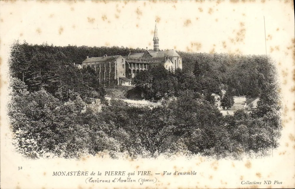 Monastère de la Pierre qui Vire — Vue d'ensemble — Collections ND Phot - Frente