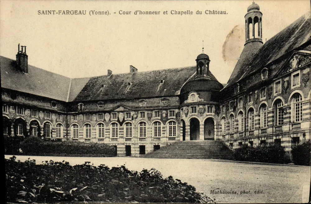 Saint-Fargeau (Yonne) — Cour d'honneur und Kapelle des Schlosses — Mathavoine, Foto. Verlag - Vorderseite