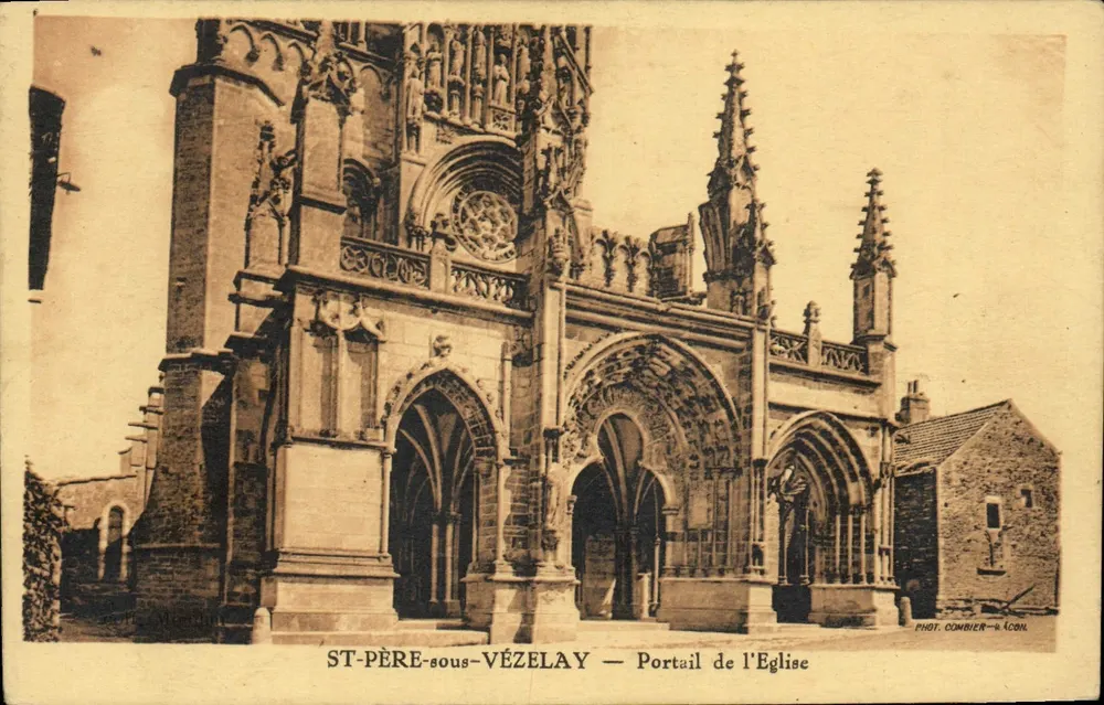 ST-PÈRE-sous-VÉZELAY — Portal der Kirche — Fot. Comnier & Acon - Vorderseite