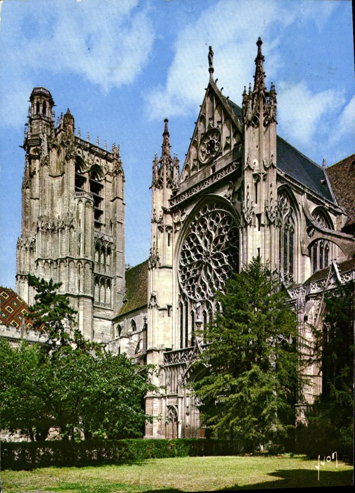 Catedral de São Etienne de Sens — Fachada do Croisillon Sul — editor A.D.E.M. Paris - Frente