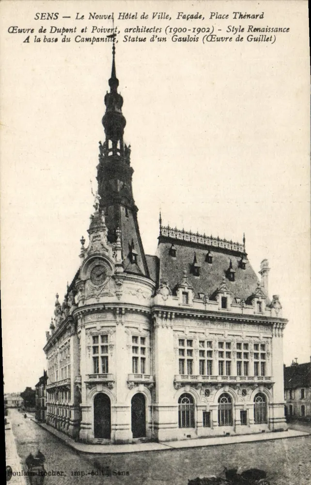 Sens — Das Neue Rathaus, Fassade, Place Thénard — Werk von Dupont und Poivert, Architekten (1900-1902) — Renaissance-Stil — Statue eines Kelten (Werk von Guillet) - Vorderseite