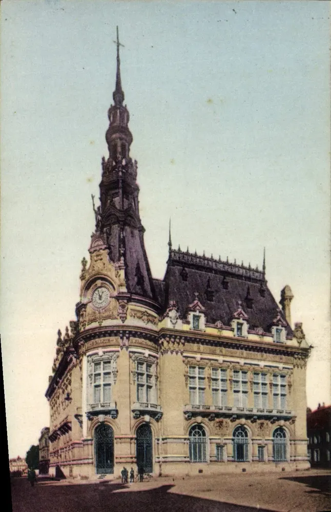 Sens (Yonne) — Rathaus — Eckfassade — Stil Flandern-Renaissance — Eröffnet 1904 - Vorderseite