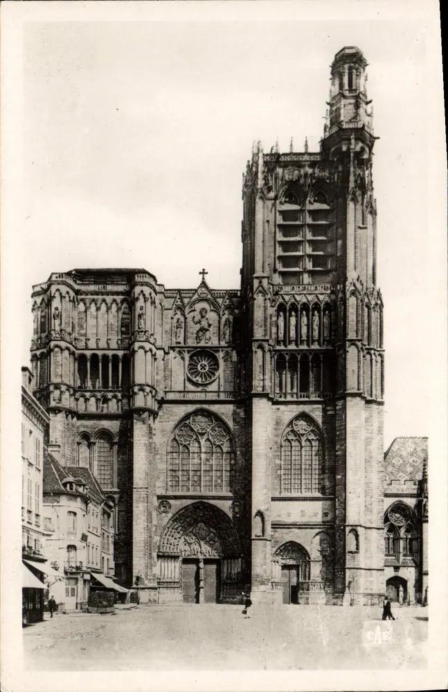 Sens — Fachada da Catedral — C.A.P. « REAL-PHOTO » - Frente
