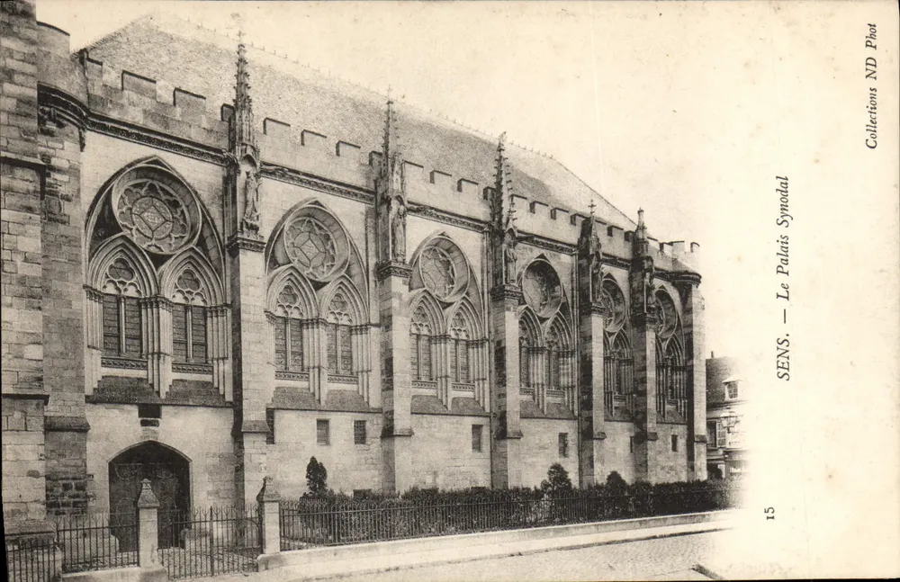 Sens — O Palácio Sinodal — Coleções ND Phot - Frente