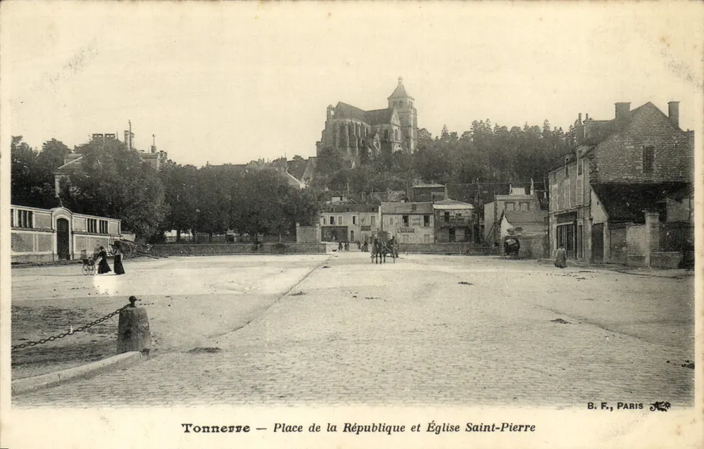 Tonnerre — Place de la République und Kirche Saint-Pierre — B. F., Paris - Vorderseite