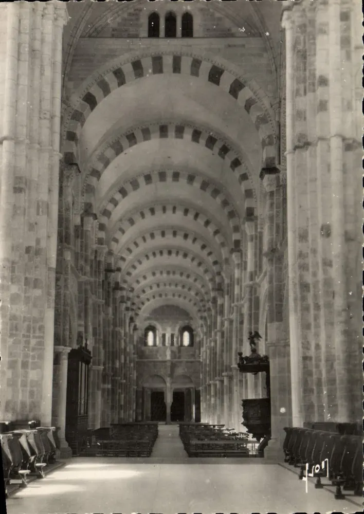 Innenansicht der Basilika der Madeleine — Vezelay (Yonne) — n° 1017 - Vorderseite