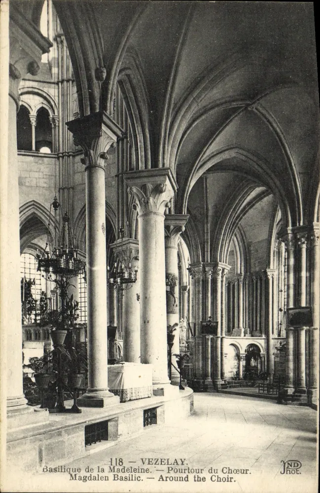 Basílica de Nossa Senhora da Madeleine — Contorno do Coro — Vézelay - Frente