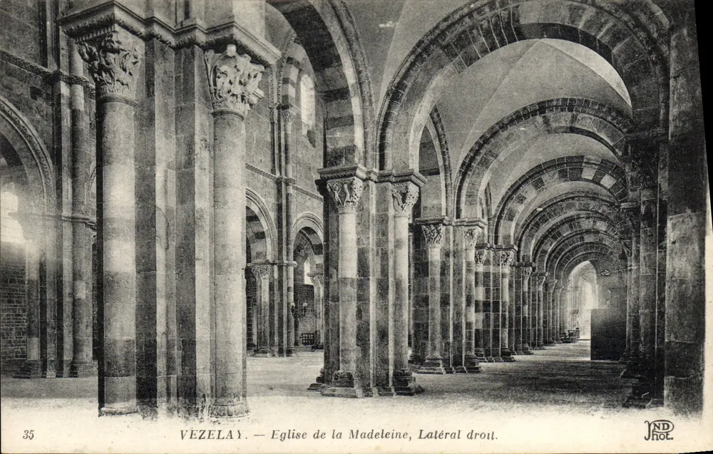 Vézelay — Igreja da Madeleine, Lateral direito. - Frente