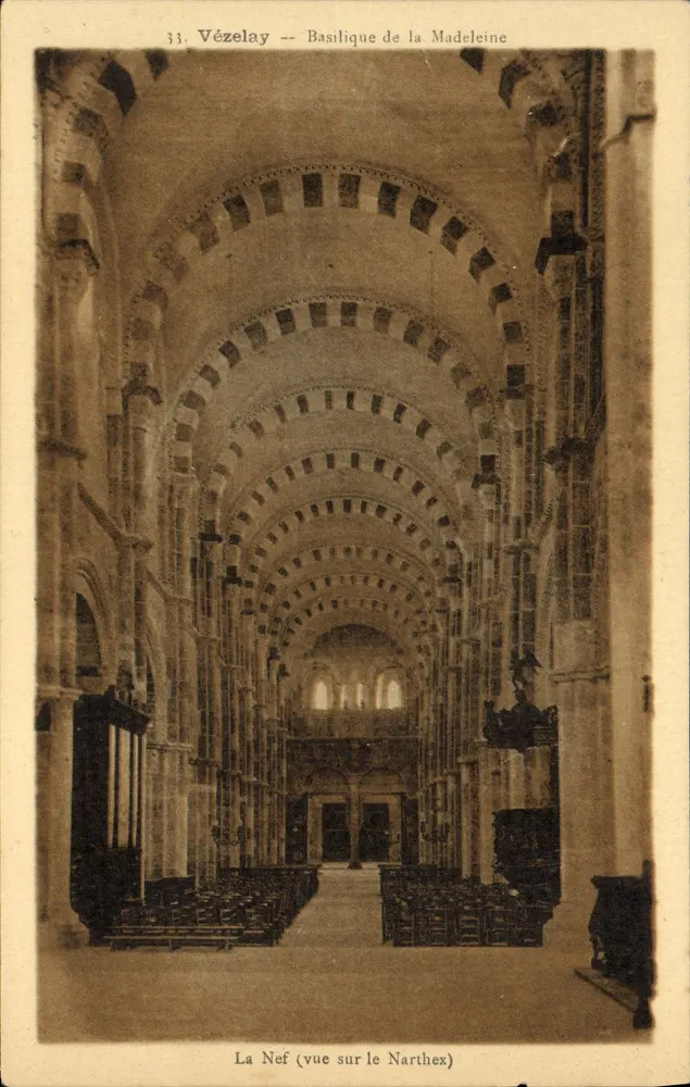 Vézelay — Basilique de la Madeleine — Ansicht der Kirche über den Narthex - Vorderseite