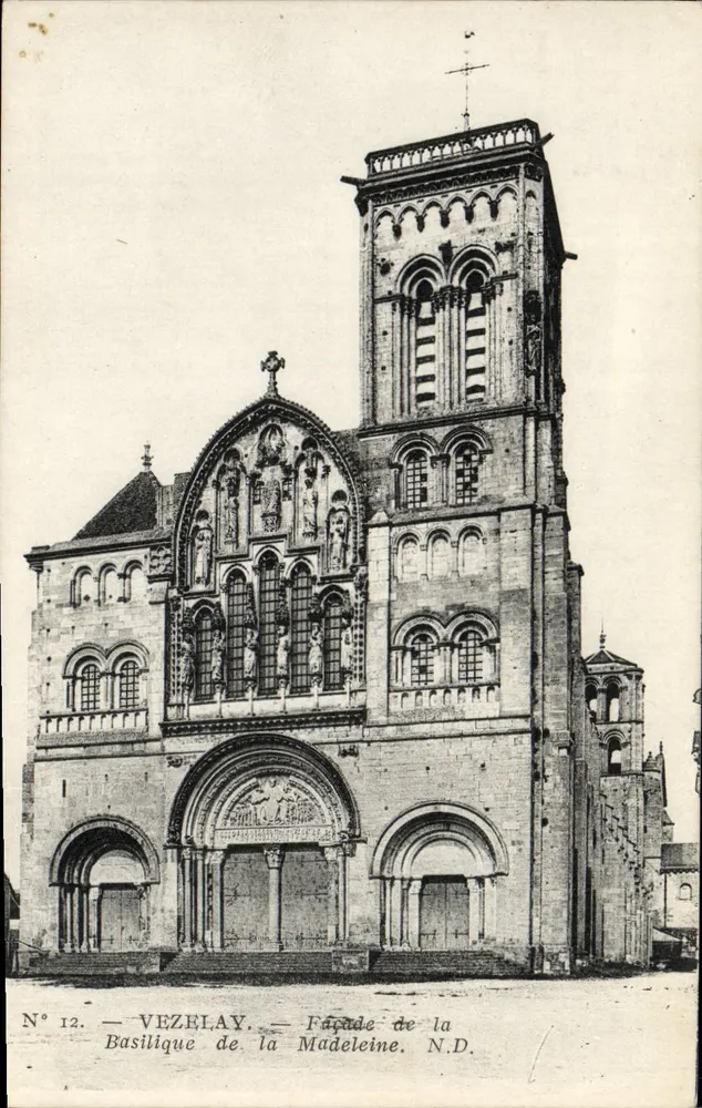 Vezelay — Fachada da Basílica da Madeleine — N° 12 - Frente