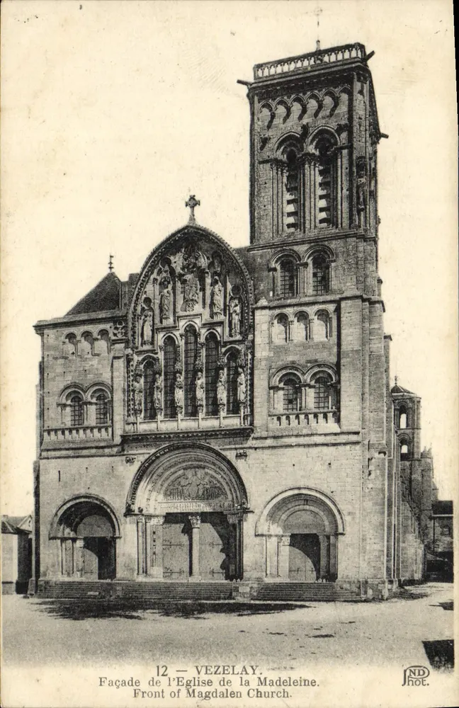 Vézelay — Fachada da Igreja de Nossa Senhora da Madeleine — ND Phot. - Frente