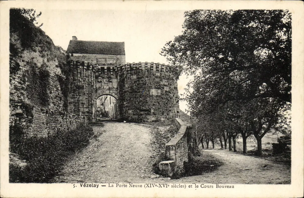 Vézelay — Die Neue Pforte (14. bis 16. Jahrhundert) und der Cours Bouveau - Vorderseite