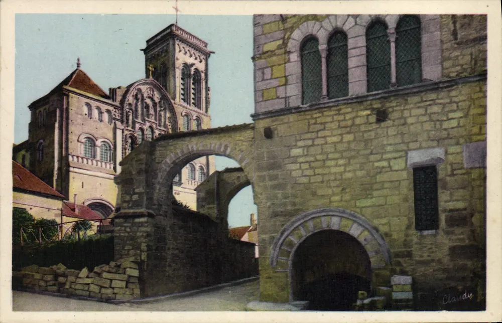 Vézelay (Yonne) — A Basílica e a Casa Romana — Claudy - Frente