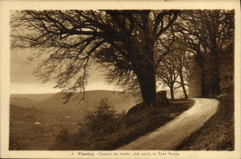 Vézelay - Rundweg, nördliche Seite, und Rote Turm - Vorderseite