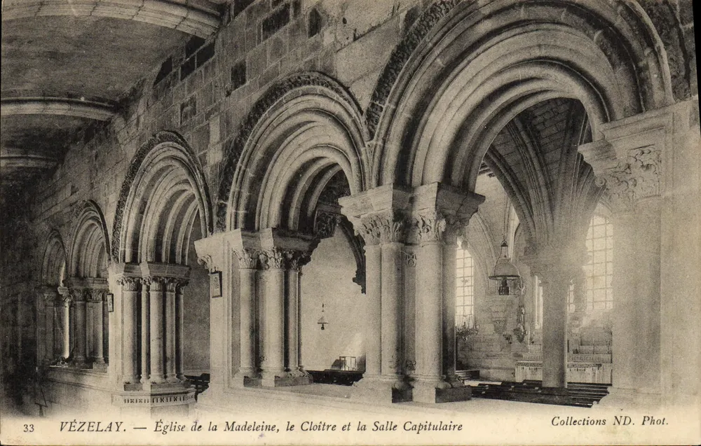 VÉZELAY — Kirche der Madeleine, der Cloister und der Chapter House — Collections ND. Phot. - Vorderseite
