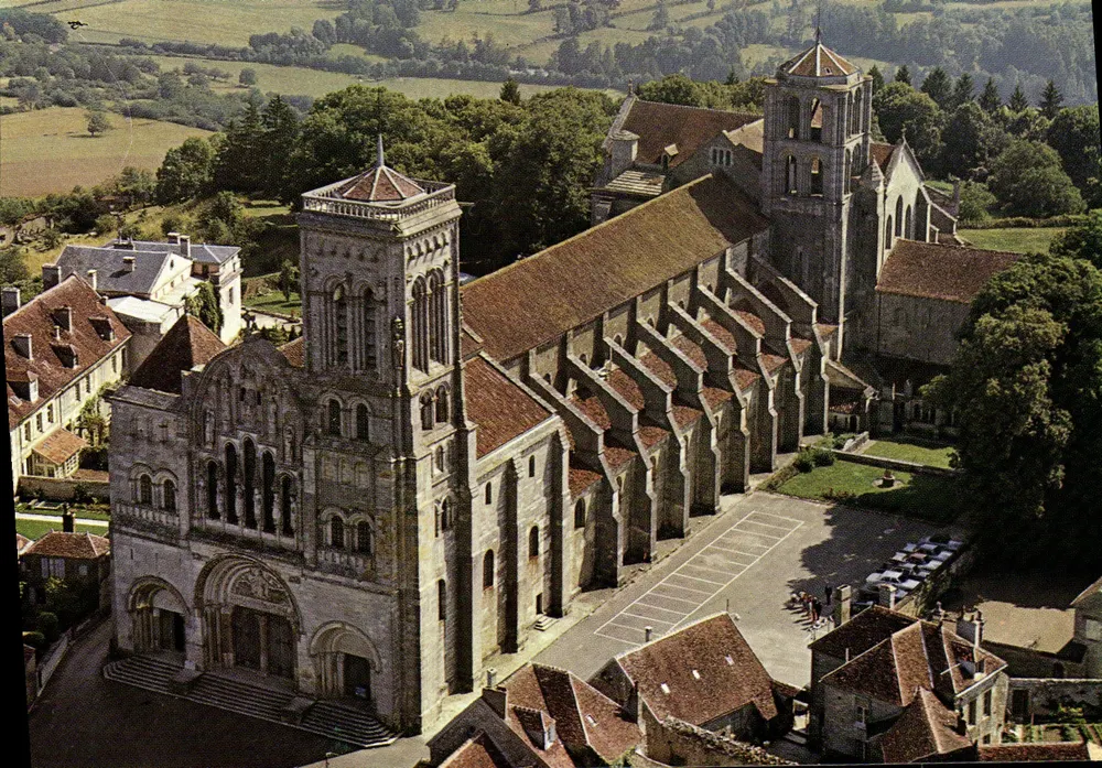 Vézelay — Basílica de Santa Madeleine (séculos XI-XII) — Edições do Lys, Clermont-Ferrand - Frente