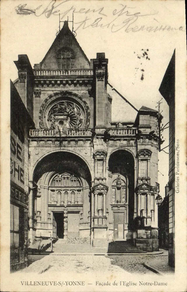 Villeneuve-sur-Yonne — Fassade der Kirche Notre-Dame — Galeries Parisiennes, Sens - Vorderseite