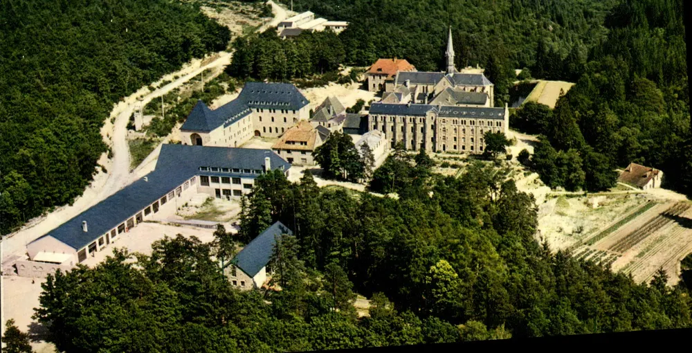Abtei STE-MARIE-de-la-PIERRE-qui-VIRE — Allgemeine Luftaufnahme — Druckerei Cambler Mâcon - Vorderseite