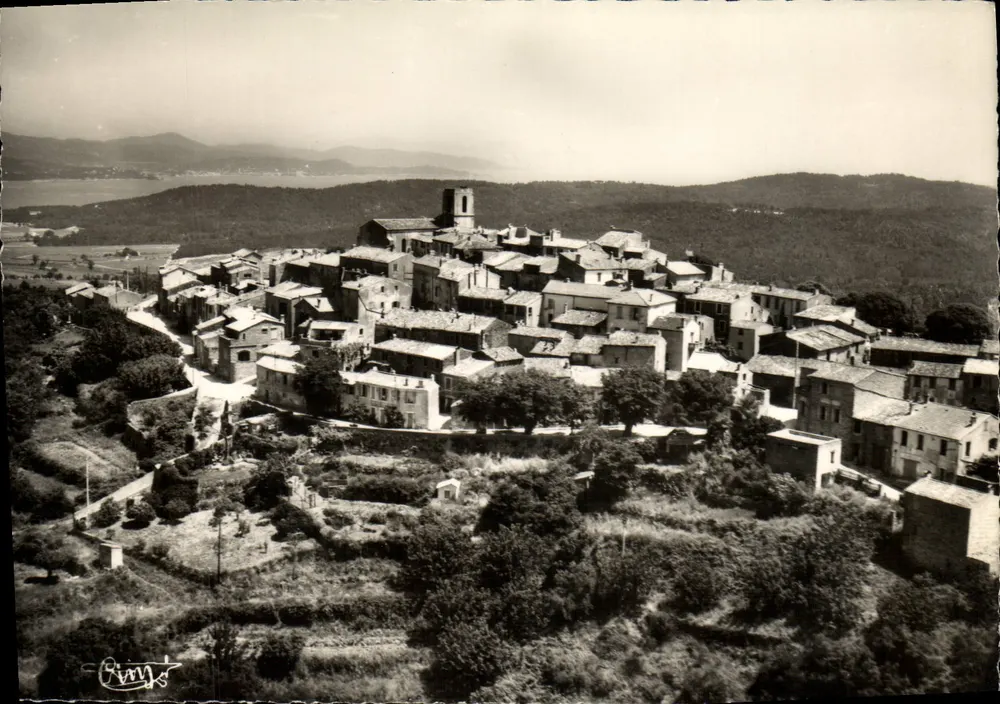 Gassin (Var) — Luftbild des Dorfes — Éditions Aériennes Côte d'Azur, Nr. 397-48 A - Vorderseite