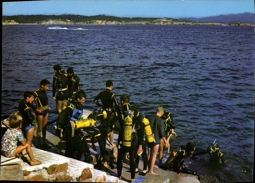 Tauchen Auf Der Île De Bendou (Var) — Internationales Tauchzentrum — Editions Nassian - Vorderseite