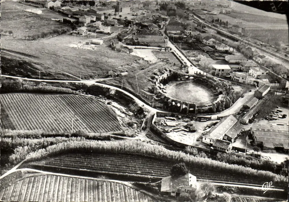 Fréjus (Var) — El Barrio de las Arenas antes del 2 de Diciembre de 1950 — Foto AZHR-STUDIO, C.A.P. 2, rue Michel - NICE - Anverso