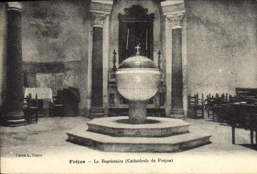 Fréjus — Baptysterium (Katedra Fréjus) — Cliché L. Chave - Awers